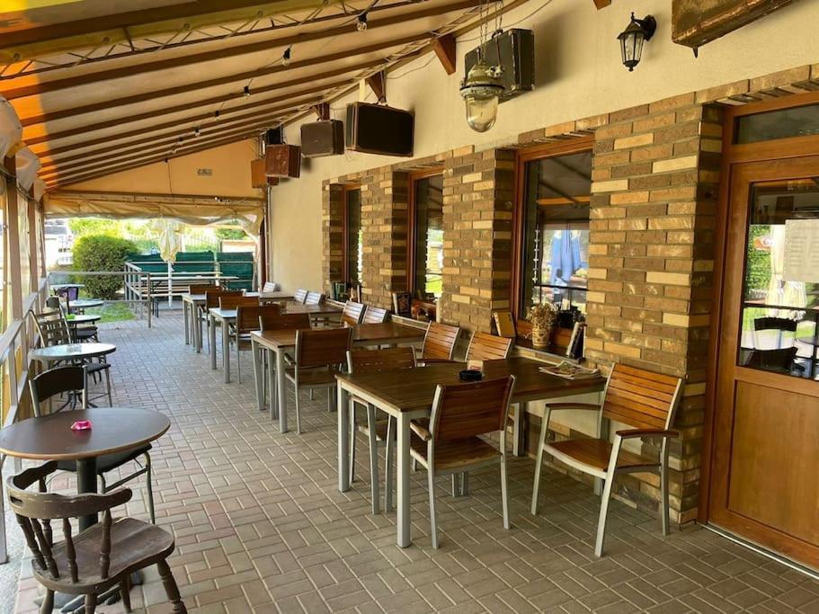 Apartman Katarina V Penzione Pod Smrekom Martin Luaran gambar